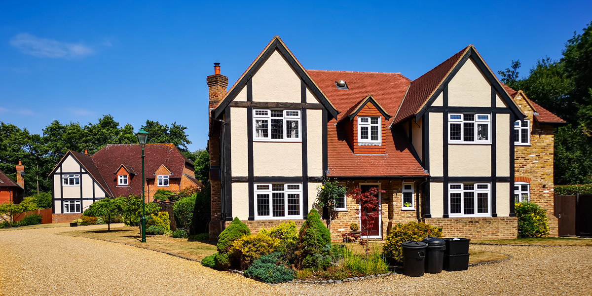 Advantages of purchasing real estate in the UK